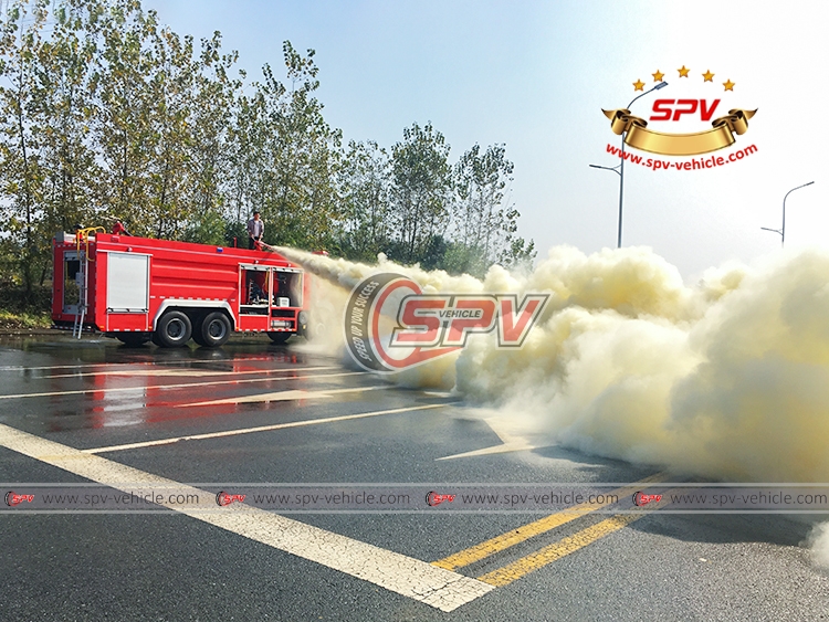 Dry Powder Water Foam Fire Truck IVECO - Dry Powder Shooting 2